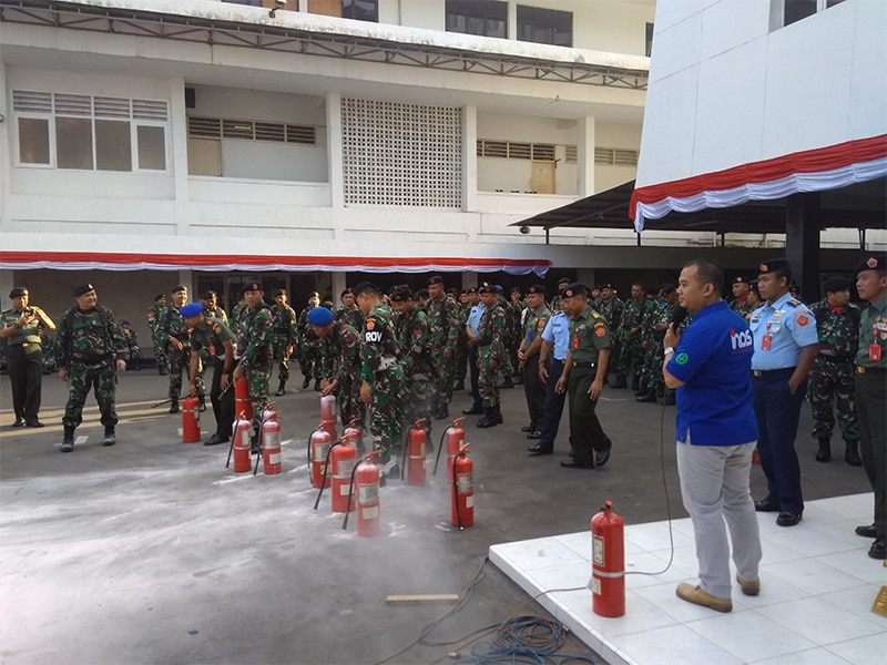 Pelatihan-Penggunaan-APAR-Markas-TNI Pelatihan-Penggunaan-APAR-Markas-TNI
